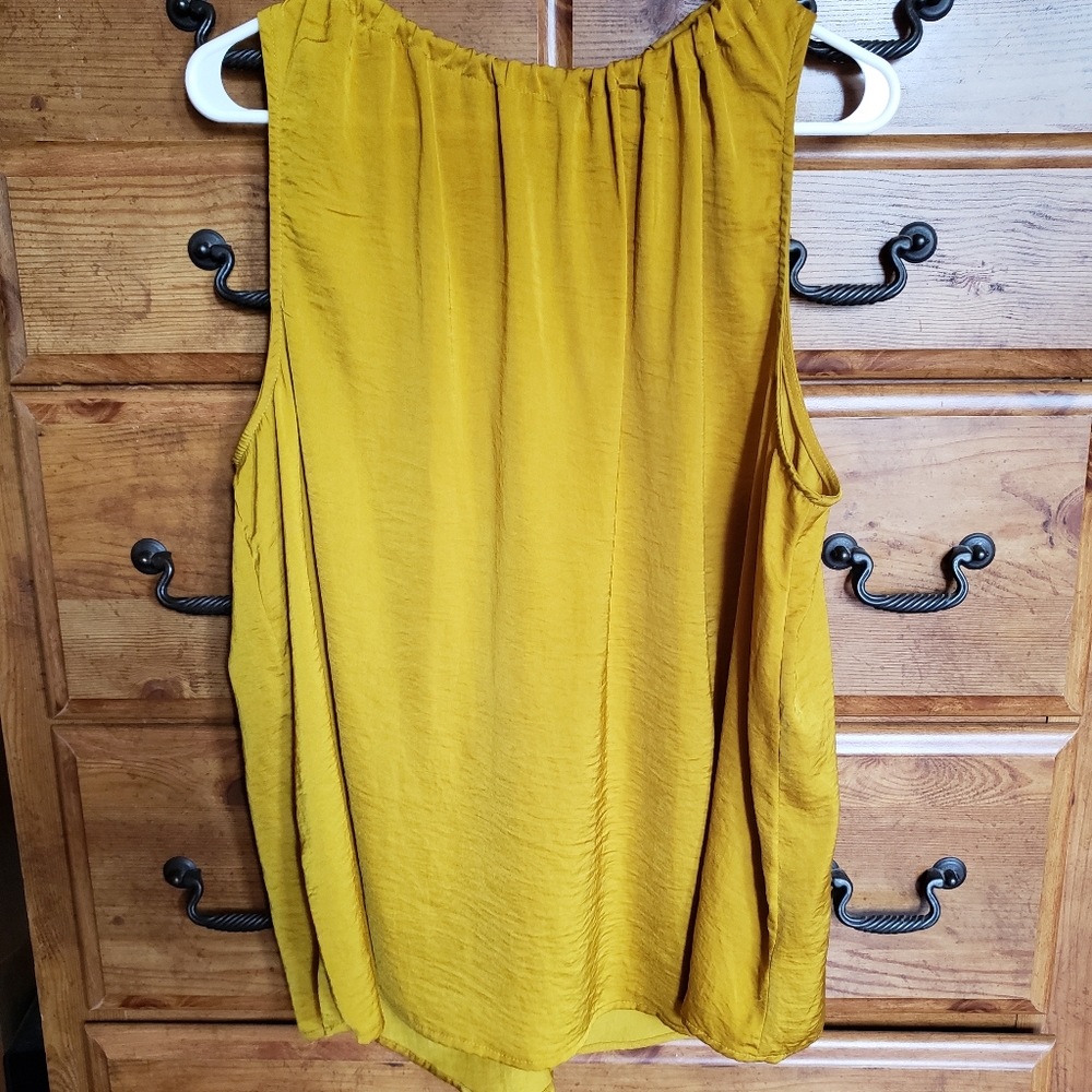 MOSSIMO Mustard Sleeveless Flowy Top Sz XL EUC!!